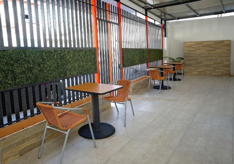 ホテル Milán Costa Rica