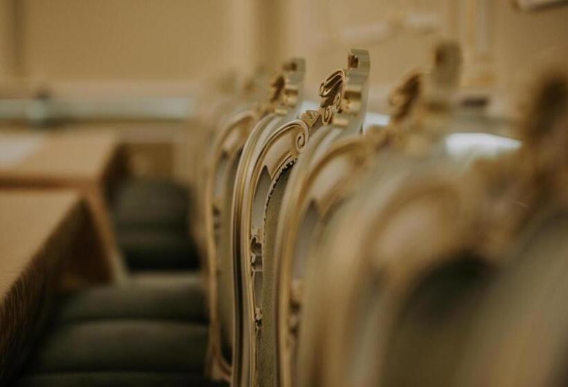 Отель Regal Beius