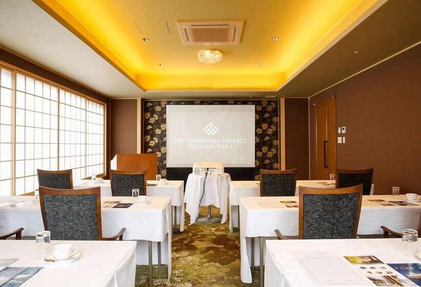 فندق The Shiroyama Terrace Tsuyama Villa