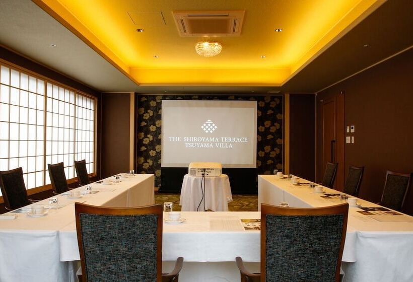 فندق The Shiroyama Terrace Tsuyama Villa