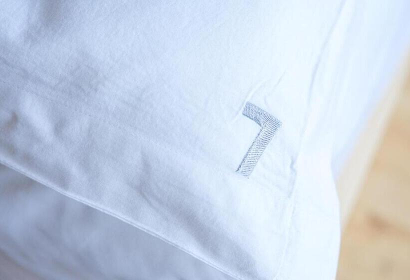 בית מלון כפרי 7 Days Premium