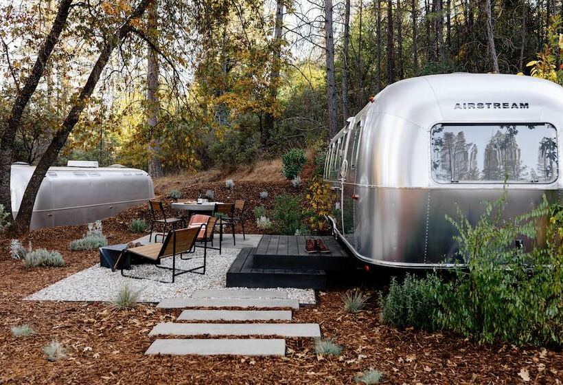 בית מלון כפרי Autocamp Yosemite