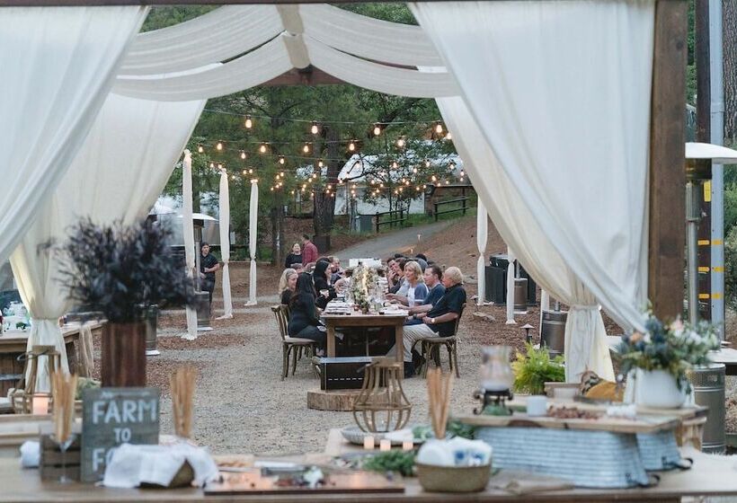 בית מלון כפרי Autocamp Yosemite