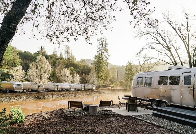 בית מלון כפרי Autocamp Yosemite