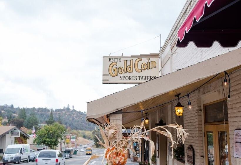 בית מלון כפרי Autocamp Yosemite