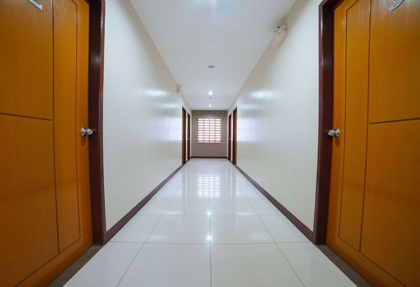 هتل Reddoorz Near Angeles University Foundation