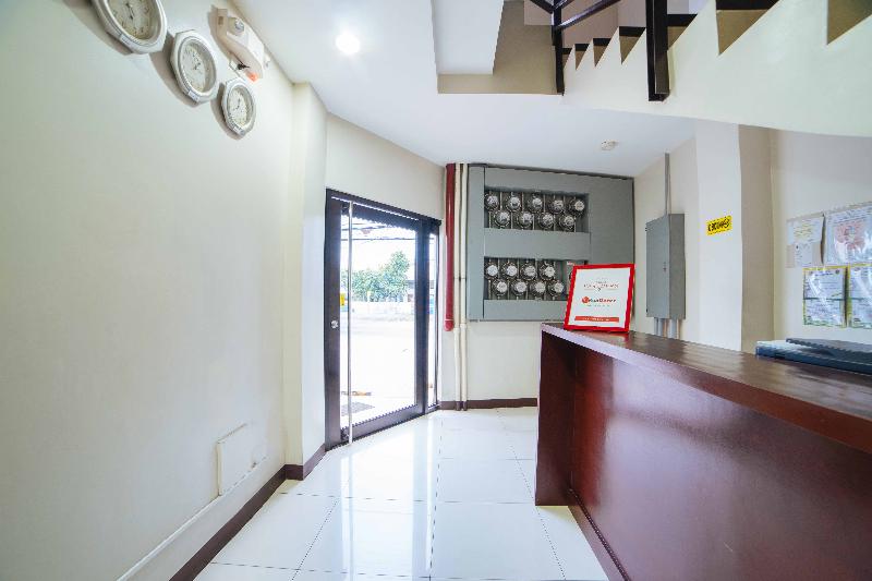 هتل Reddoorz Near Angeles University Foundation