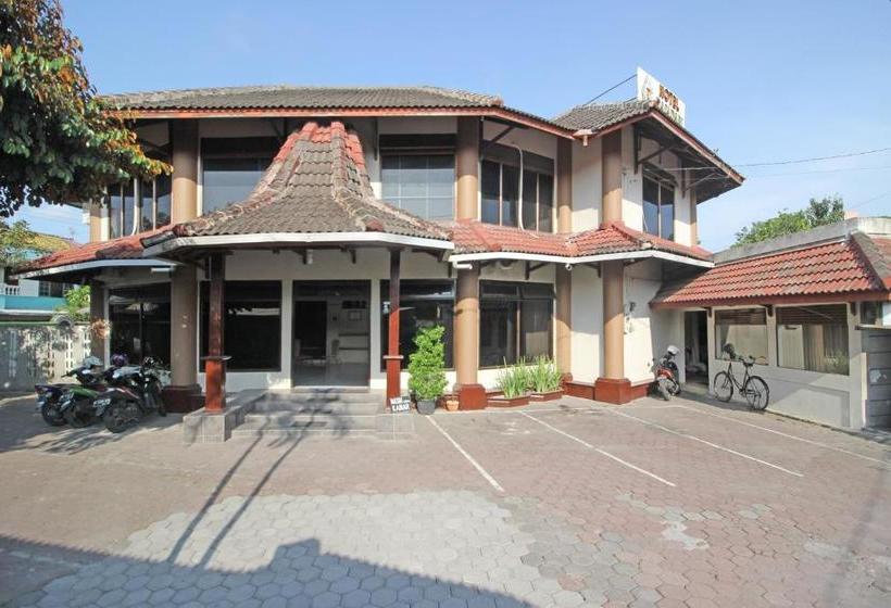 Отель Reddoorz Near Pakualaman