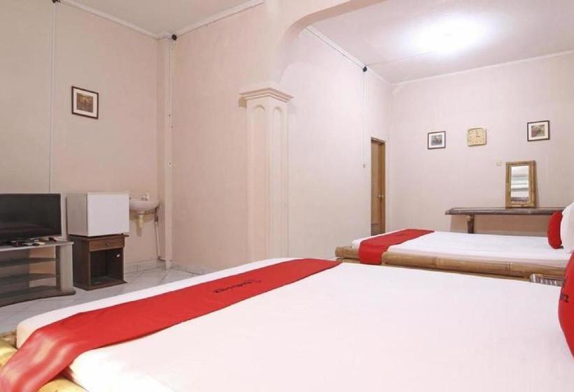 Отель Reddoorz Near Pakualaman