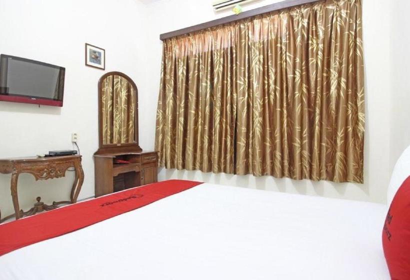 Отель Reddoorz Near Pakualaman