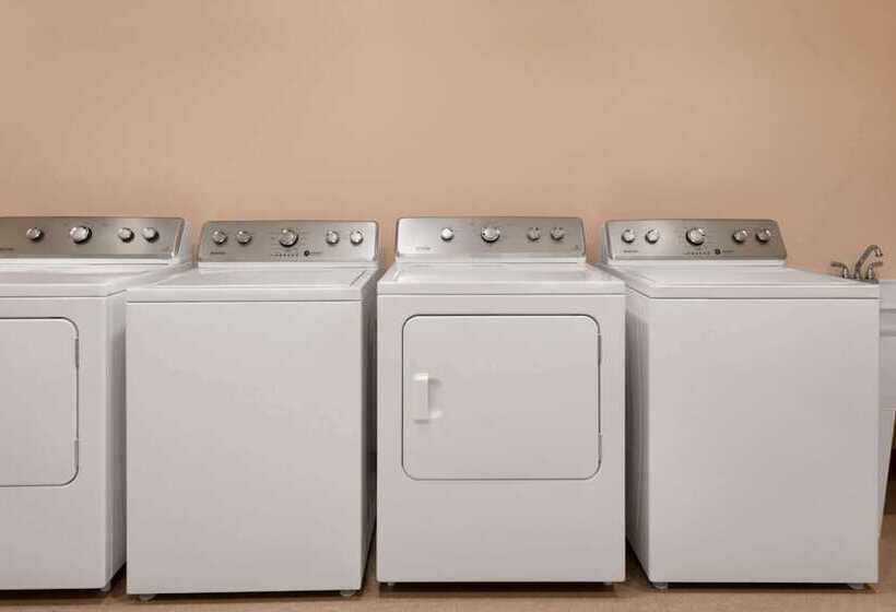 فندق Travelodge By Wyndham Pincher Creek