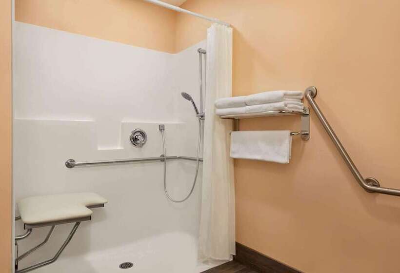 فندق Travelodge By Wyndham Pincher Creek