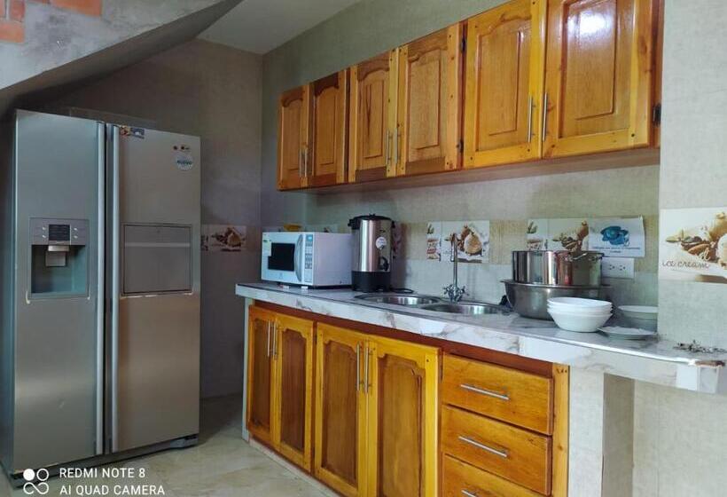 ユースホステル Hostal El Eden De Mindo