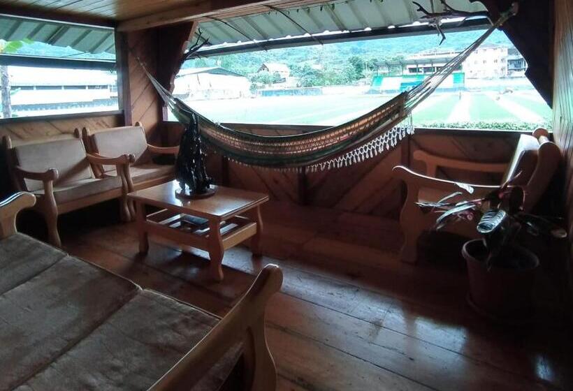 ユースホステル Hostal El Eden De Mindo