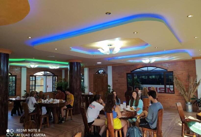 ユースホステル Hostal El Eden De Mindo