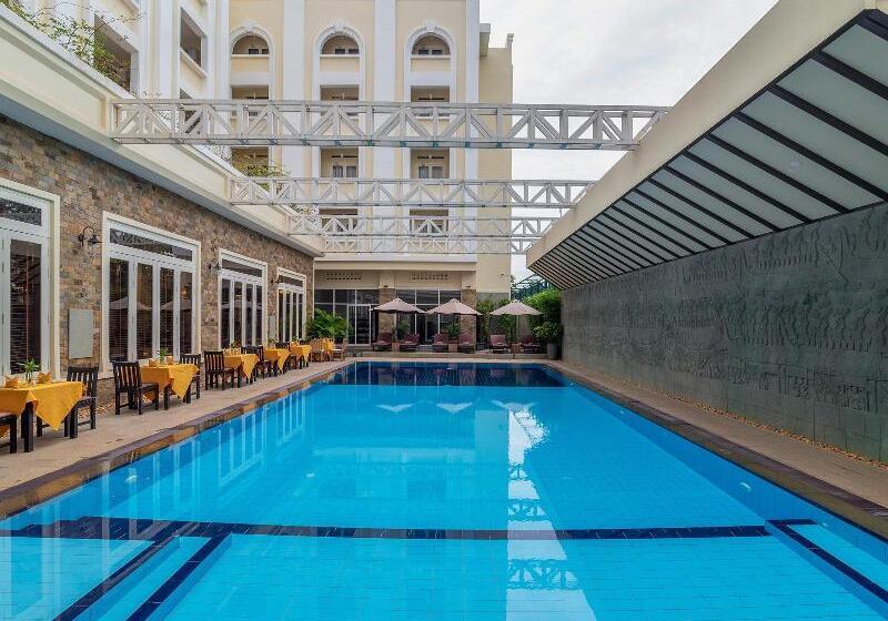 Отель De La Renaissance