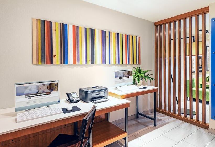 ホテル Holiday Inn Express & Suites Junction, An Ihg