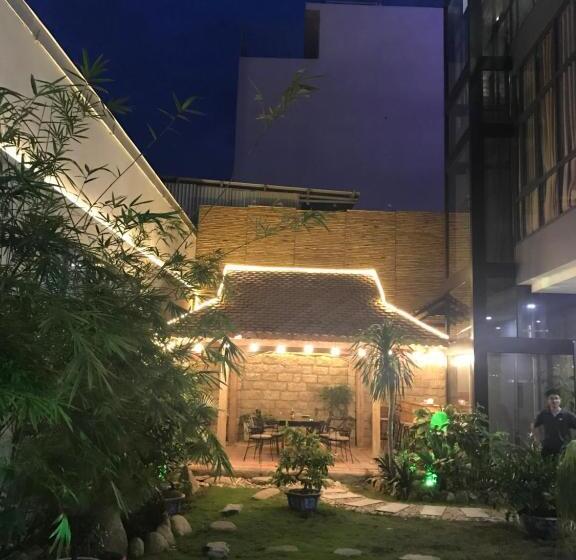 هتل Lily Apartment