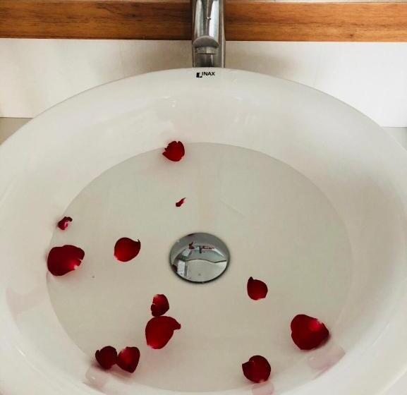 هتل Lily Apartment