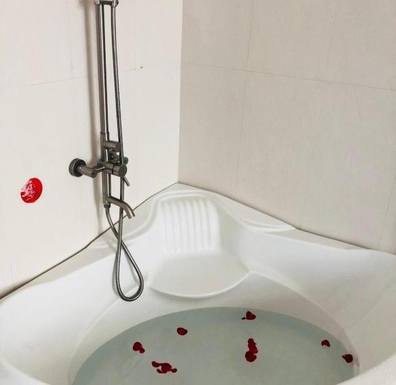 هتل Lily Apartment