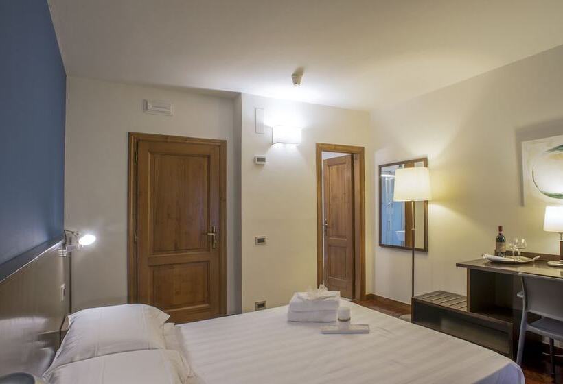 فندق Locanda Giustini