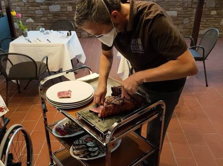 فندق Locanda Giustini