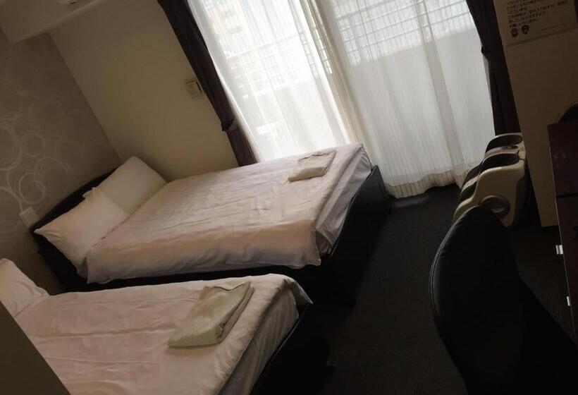 هتل Omura Station