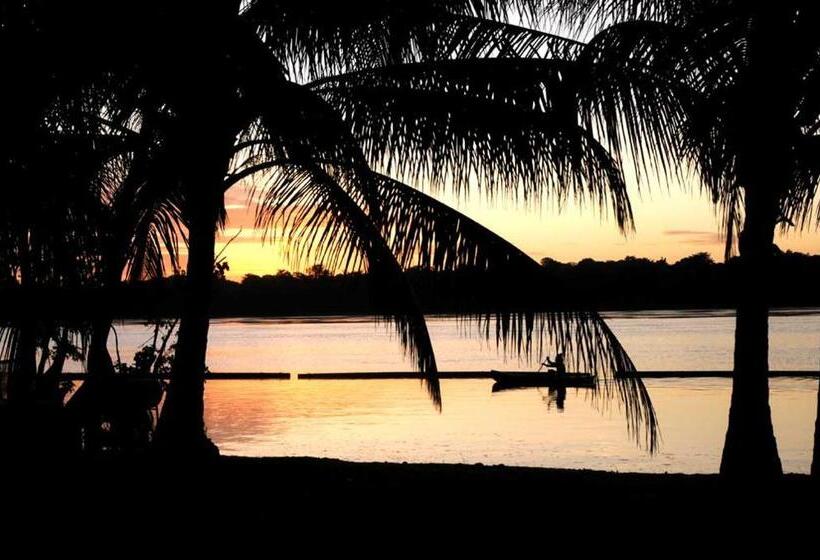 هتل Overbridge River Resort