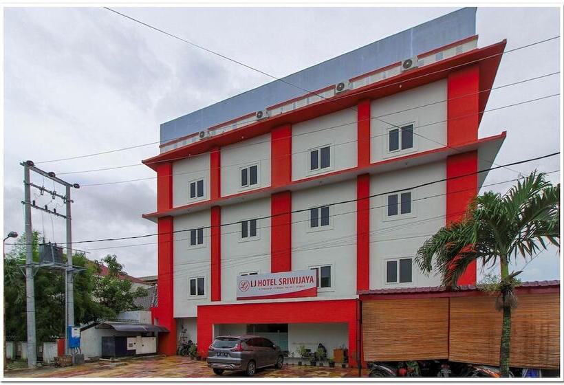 Отель Reddoorz Plus Syariah @ Jalan Sriwijaya Medan