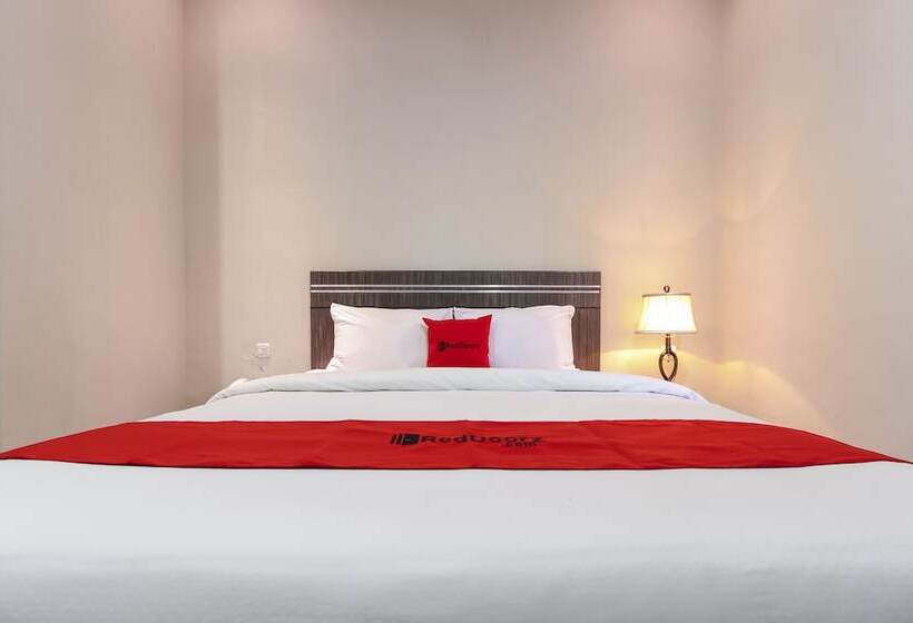 Отель Reddoorz Plus Syariah @ Jalan Sriwijaya Medan