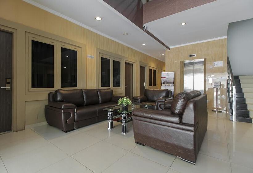 Отель Reddoorz Plus Syariah @ Jalan Sriwijaya Medan