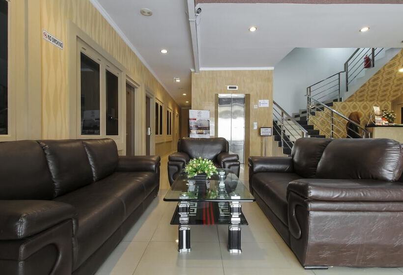 Отель Reddoorz Plus Syariah @ Jalan Sriwijaya Medan