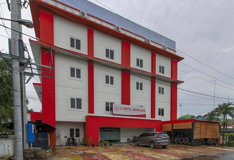 Отель Reddoorz Plus Syariah @ Jalan Sriwijaya Medan