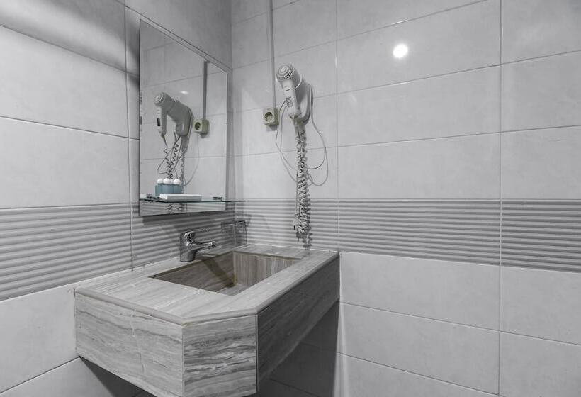 Отель Reddoorz Plus Syariah @ Jalan Sriwijaya Medan