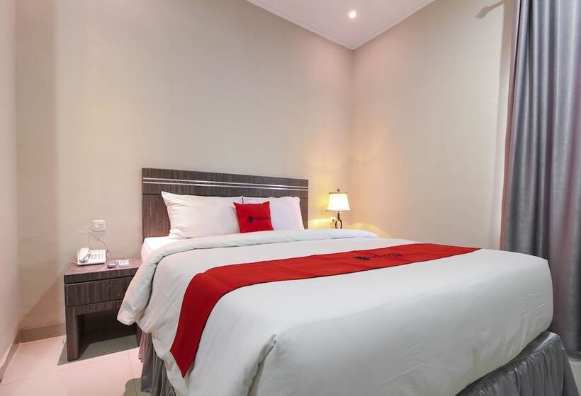 Отель Reddoorz Plus Syariah @ Jalan Sriwijaya Medan