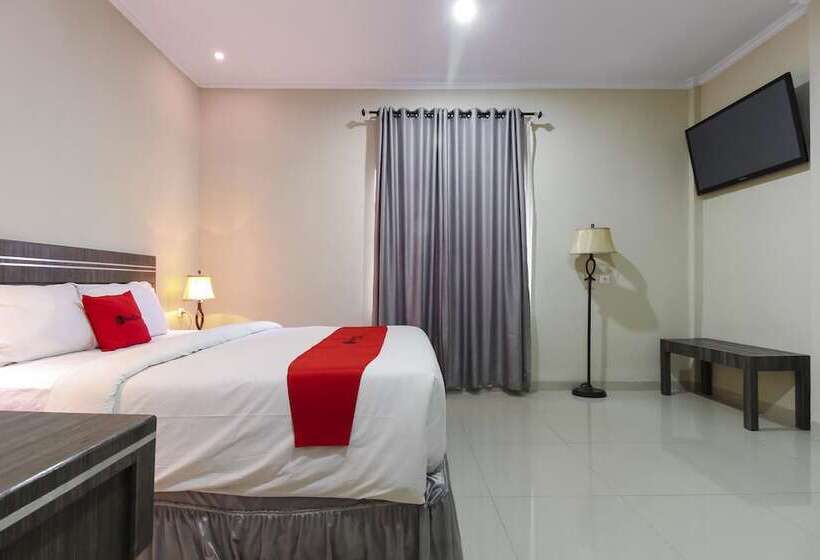 Отель Reddoorz Plus Syariah @ Jalan Sriwijaya Medan