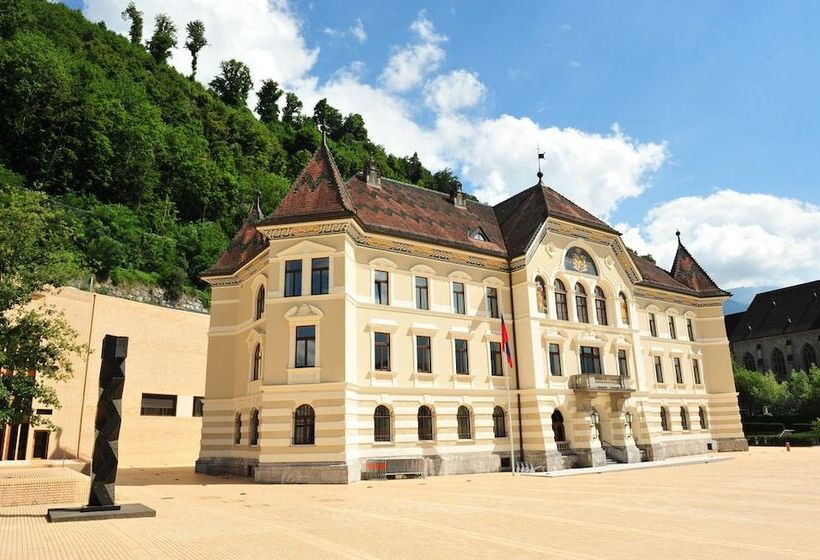 Отель Vaduzerhof By B Smart