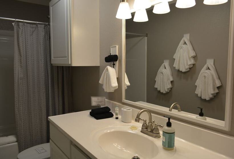 Мотель Blanco County Inn & Guesthouses