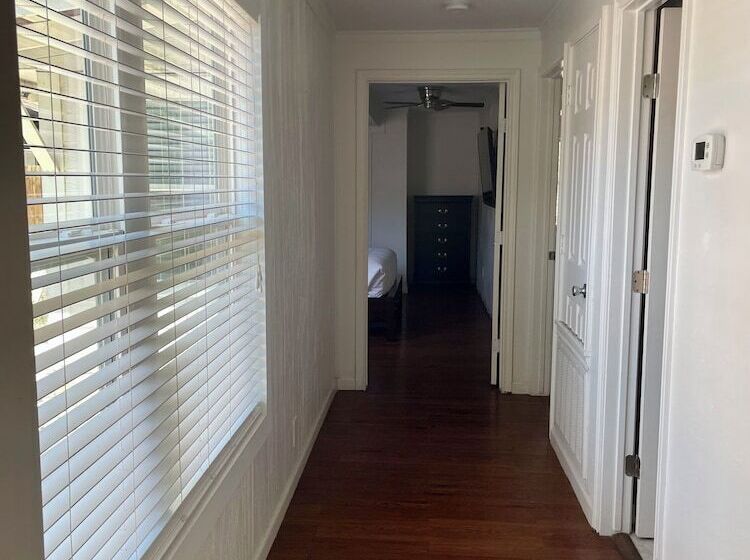 Мотель Blanco County Inn & Guesthouses