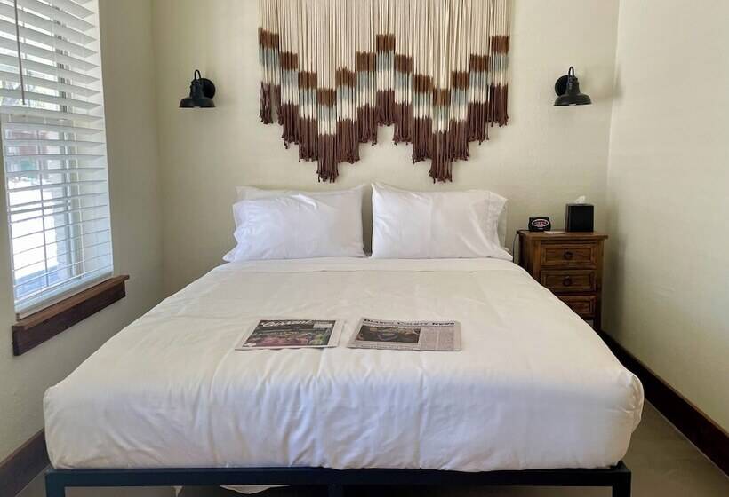 מוטל Blanco County Inn & Guesthouses