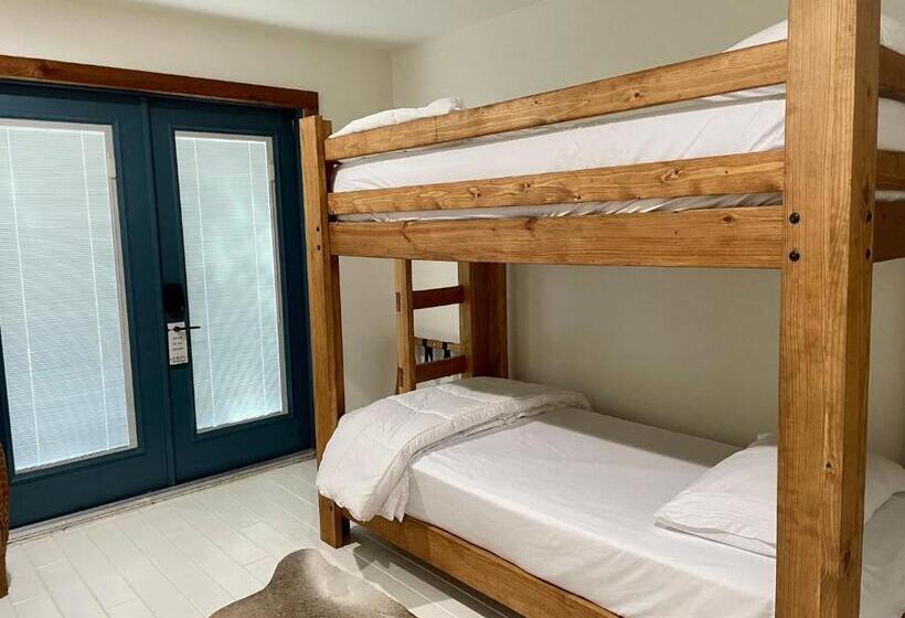 Мотель Blanco County Inn & Guesthouses