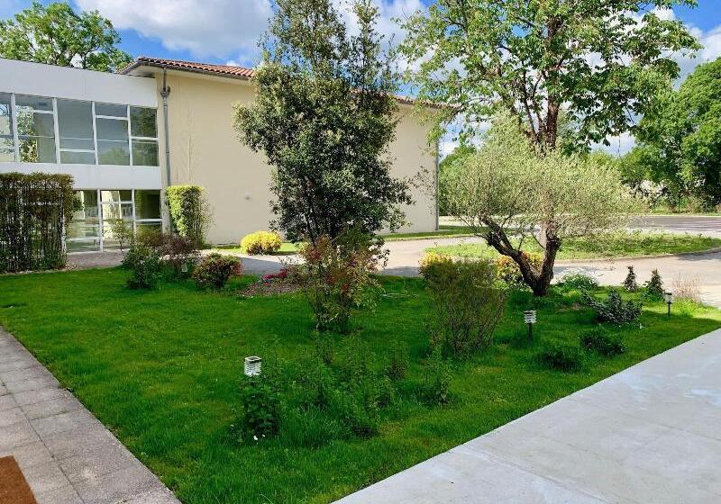בית מלון כפרי Green Hôtels Bordeaux Arena