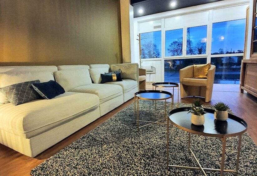 בית מלון כפרי Green Hôtels Bordeaux Arena