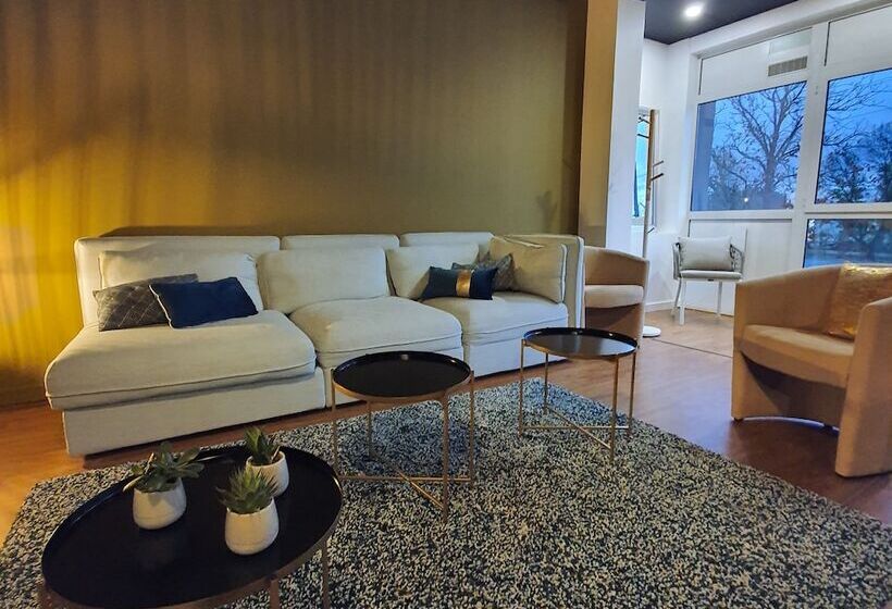 בית מלון כפרי Green Hôtels Bordeaux Arena