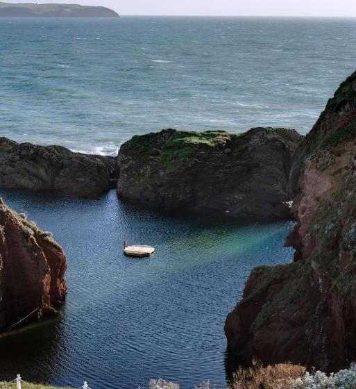בית מלון כפרי Burgh Island