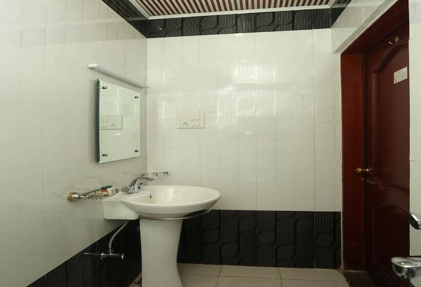 Отель Oyo 13355 Grest