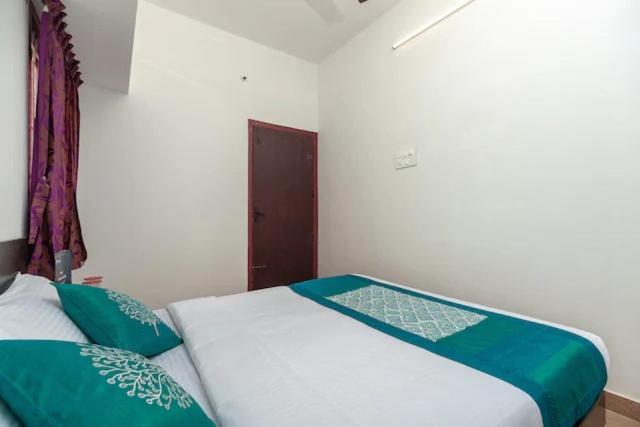 ホテル Varun Residency Airport Codissia Stay