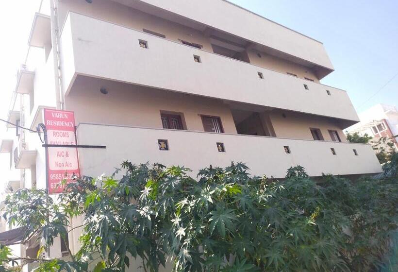 ホテル Varun Residency Airport Codissia Stay