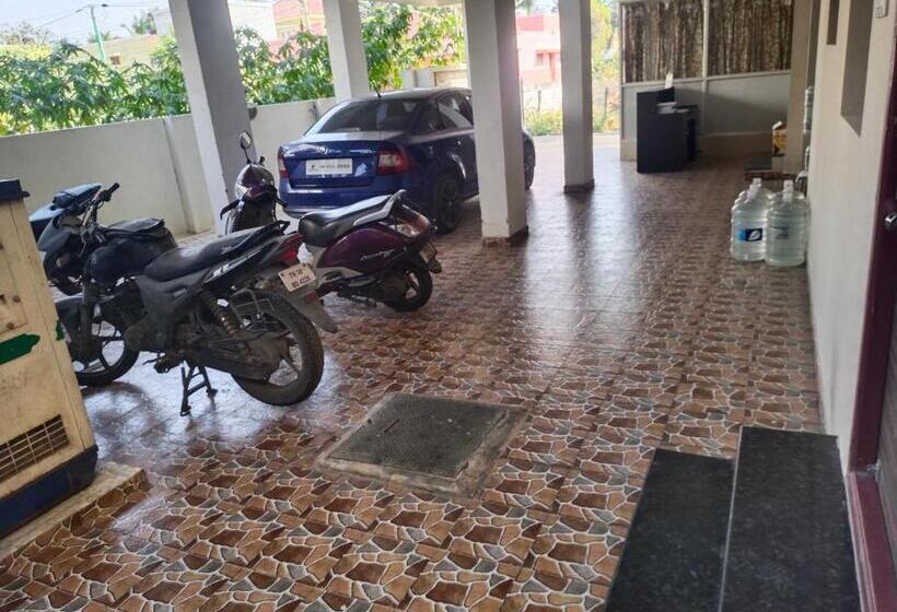 ホテル Varun Residency Airport Codissia Stay