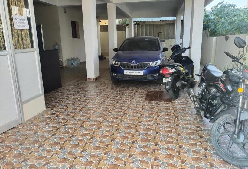 ホテル Varun Residency Airport Codissia Stay